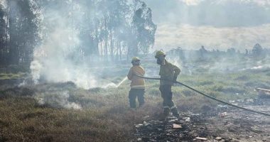 Organismos de socorro realizando labores de control y refrigeración en el sector de El Charquito en Soacha.