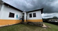 Ingenieros y comités de gestión del riesgo evaluando la infraestructura de instituciones educativas en Cundinamarca tras el sismo.