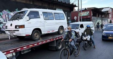 Agentes de tránsito de Soacha realizando operativo de control y revisión vehicular en corredores viales del municipio.