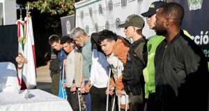 Autoridades de policía y alcaldía presentando resultados operativos contra estructuras criminales en Soacha.