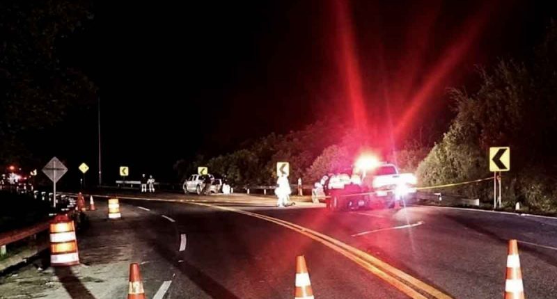 Operativo de inspección y control policial en la vía al Llano tras el hallazgo de los cuerpos.