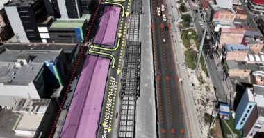 Señalización y frentes de obra en la Autopista Sur de Soacha para la construcción de TransMilenio.