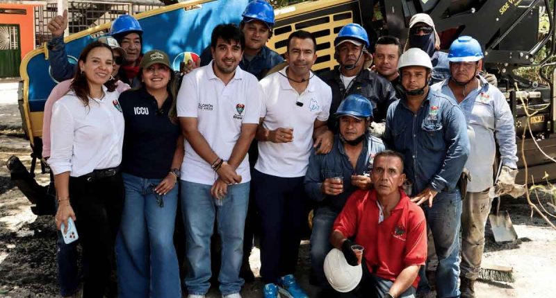 Maquinaria especializada y trabajos de pavimentación en las calles del municipio de Girardot.