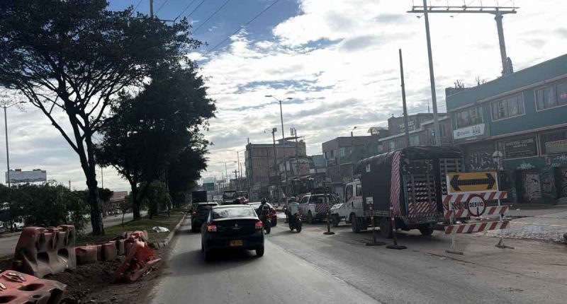 Tráfico pesado y congestión vehicular en la Autopista Sur durante las intervenciones viales en Soacha.