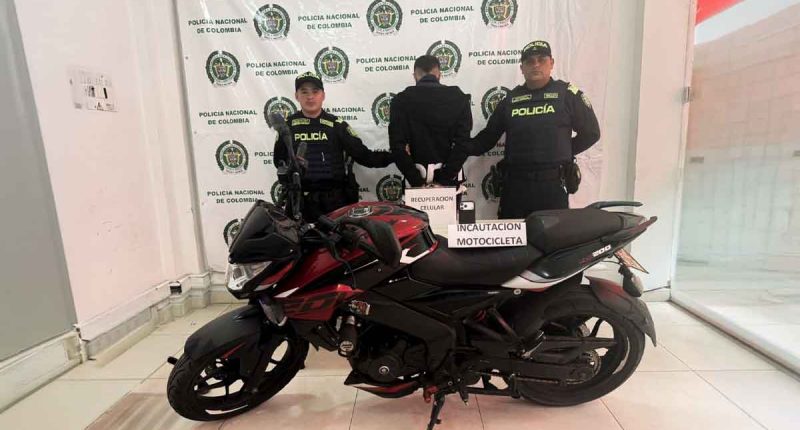 Patrullas y uniformados de la Policía Metropolitana de la Sabana en operativos de control.