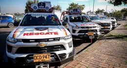 Flota de vehículos 4x4 y botes entregados a los organismos de socorro y bomberos en Cundinamarca.