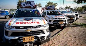 Flota de vehículos 4x4 y botes entregados a los organismos de socorro y bomberos en Cundinamarca.