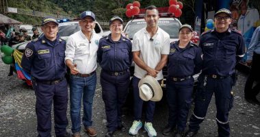 Vehículos de emergencia y ambulancia 4x4 entregados a los bomberos y autoridades de Guayabetal.