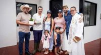 Familias de Paratebueno recibiendo sus nuevas viviendas tras el proceso de reconstrucción departamental.