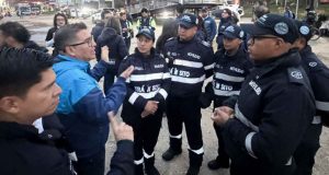 Vehículos circulando por el corredor de la calle 13 durante los operativos de control y gestión del tráfico.