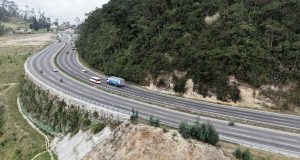 Vehículos transitando por las carreteras de Cundinamarca durante el plan retorno del puente festivo.