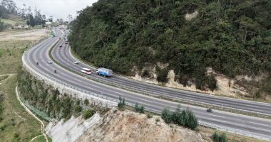 Vehículos transitando por las carreteras de Cundinamarca durante el plan retorno del puente festivo.