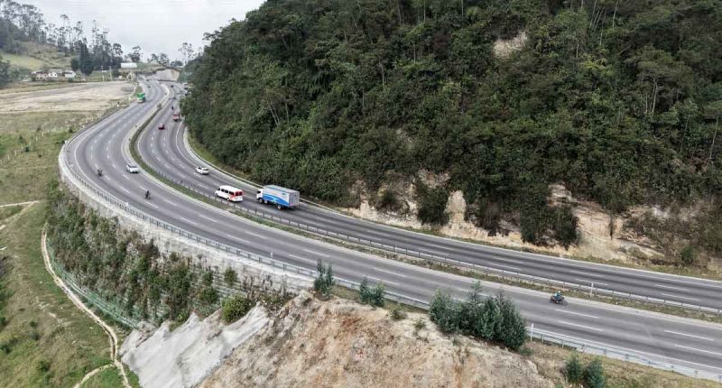 Vehículos transitando por las carreteras de Cundinamarca durante el plan retorno del puente festivo.