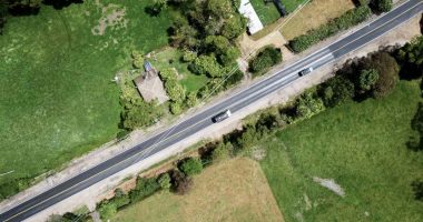 Nuevo pavimento y señalización vial en la carretera que comunica a los municipios de Cajicá y Tabio en Sabana Centro.