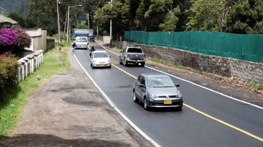 Nuevo pavimento y señalización vial en la carretera que comunica a los municipios de Cajicá y Tabio en Sabana Centro.