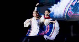 Carrozas y comparsas en los desfiles del Reinado Nacional del Turismo en Girardot.