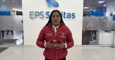 Funcionarios de la Secretaría de Salud de Soacha supervisando la atención y entrega de medicamentos a usuarios de EPS Sanitas.